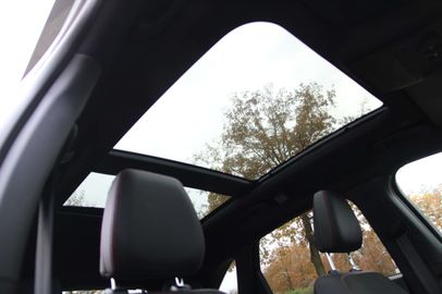 Car image 32