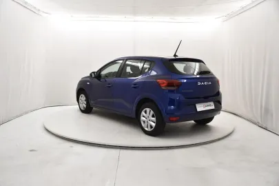 Car image 4