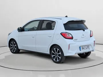 Car image 5