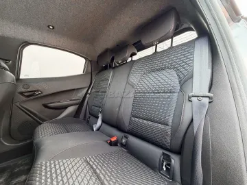 Car image 32