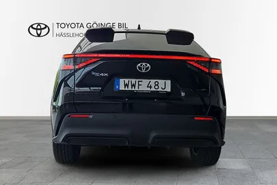 Car image 3