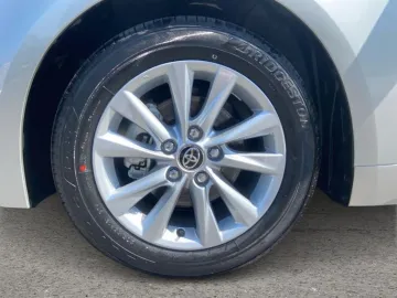 Car image 27