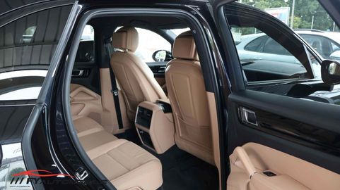 Car image 33