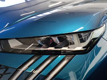 Car image 25