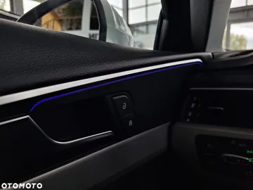 Car image 40