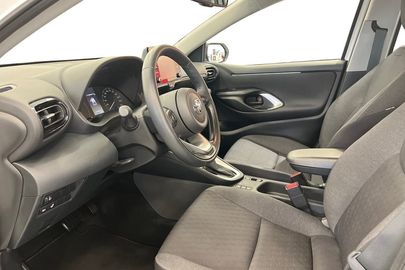 Car image 14