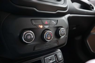 Car image 36