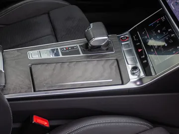 Car image 28