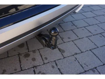 Car image 32