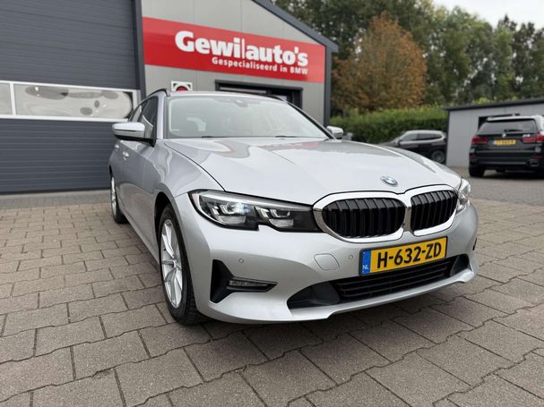 BMW 320i Touring 135 kW image number 12