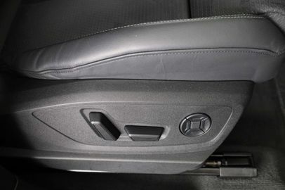 Car image 36