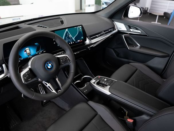 BMW iX1 M Sport 150 kW image number 4