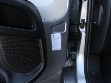 Car image 27