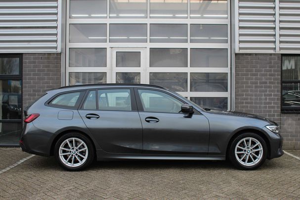 BMW 318i Touring 115 kW image number 24