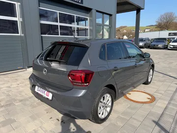 Car image 19