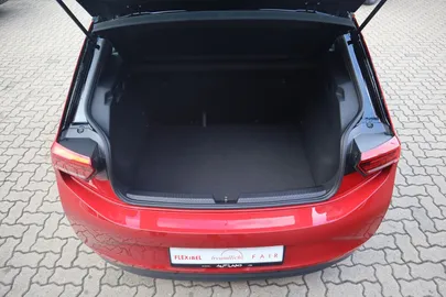 Car image 33