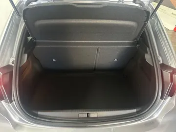 Car image 29