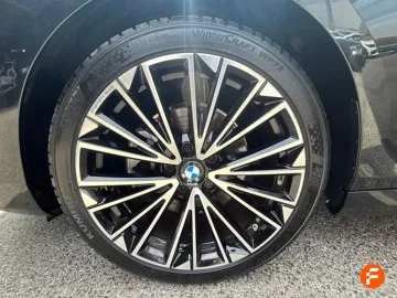 Car image 32