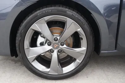 Car image 26