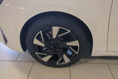 Car image 8