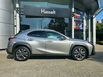 Car image 4