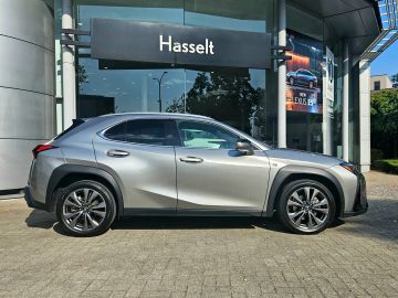 Car image 4