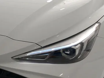 Car image 24