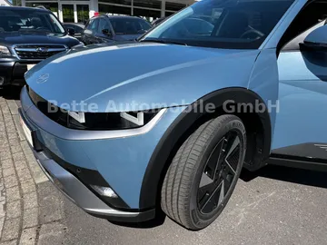 Car image 18