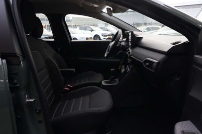 Car image 11