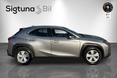 Car image 4