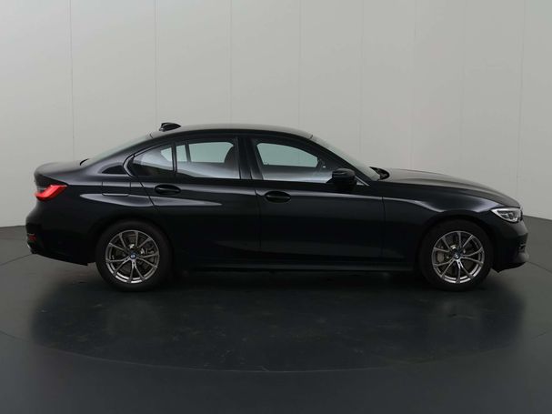 BMW 330 e M 215 kW image number 6