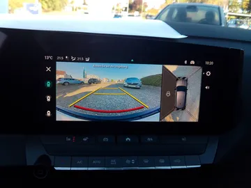 Car image 17
