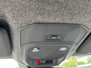 Car image 32