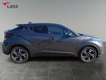 Car image 4