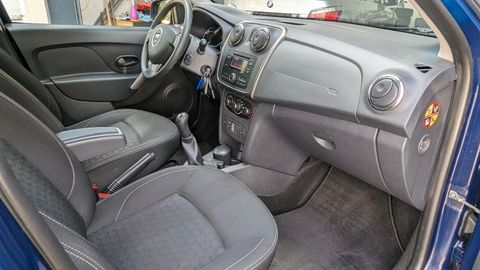 Car image 13