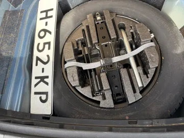 Car image 27