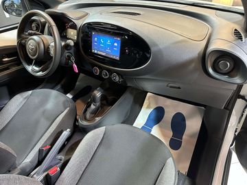 Car image 18