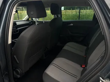 Car image 28