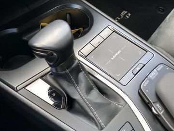 Car image 30