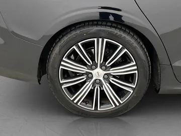 Car image 38