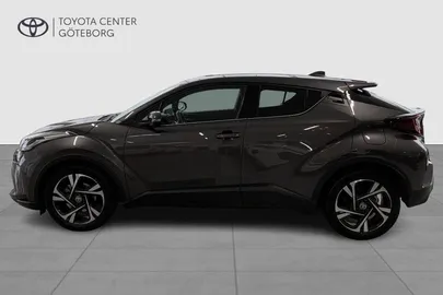 Car image 3