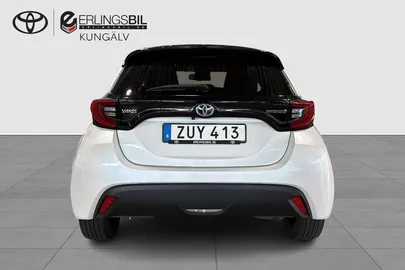 Car image 3