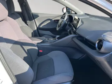 Car image 13