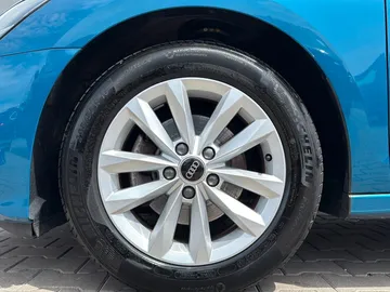 Car image 26