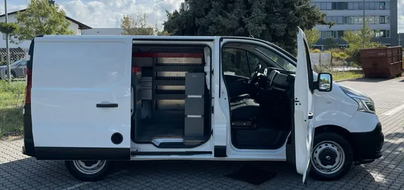 Car image 15