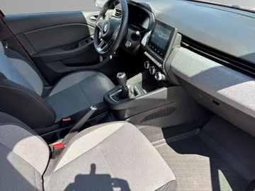 Car image 18