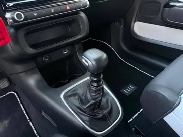 Car image 22