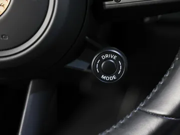Car image 32