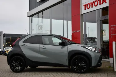 Car image 4