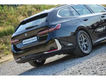 Car image 35